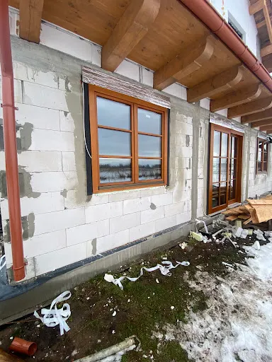 Kada Pomorze, Okna, Drzwi, Bramy